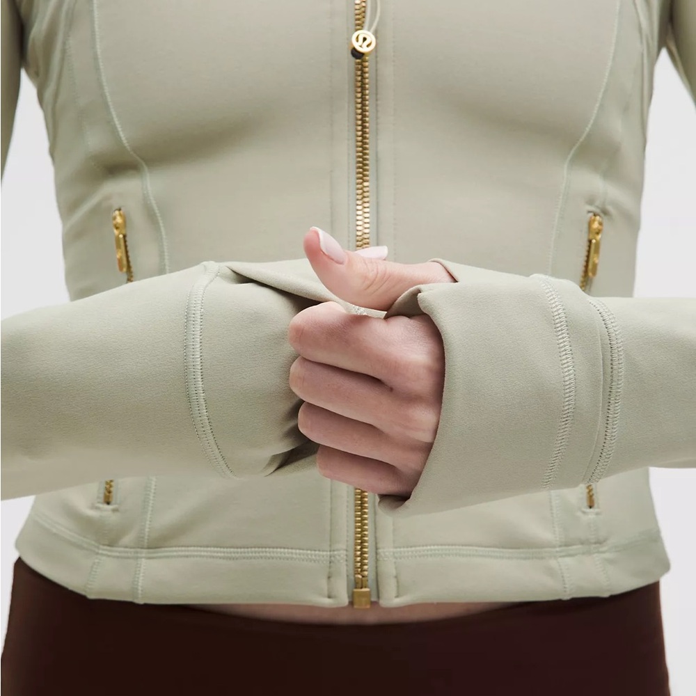 2026:NWOT FOG GREEN+GOLD NULUSQUARE DOTDefine Cropped Jacket
